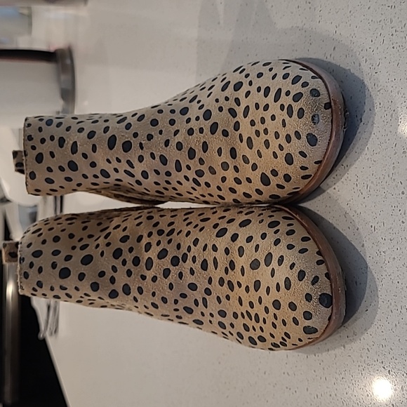 Dolce Vita Leather Leopard Print Kaidie Booties - Picture 8 of 8
